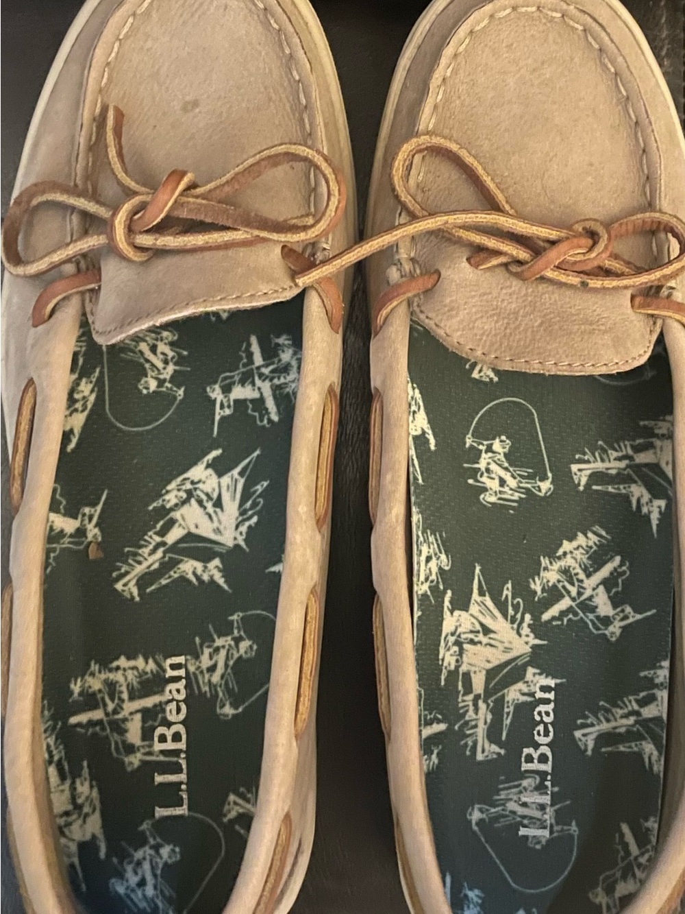 LL Bean Women's Beige Leather Boat Shoes Loafers Size 7 (Item ID 504687)